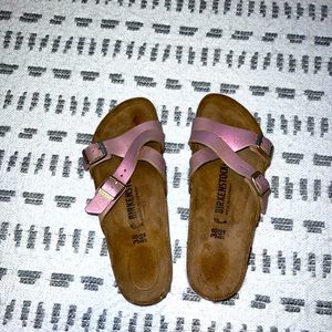 Metallic pink Birkenstock